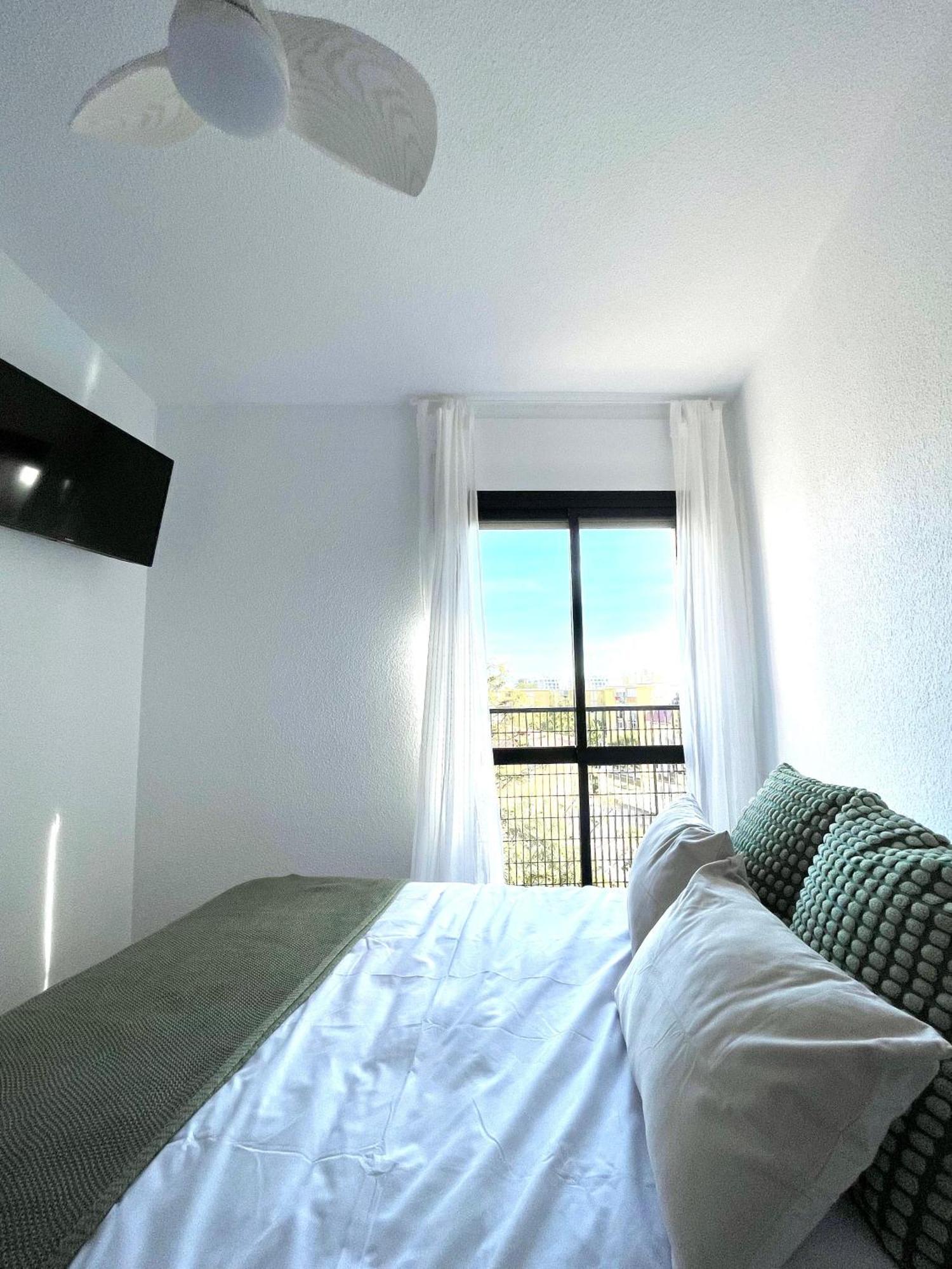 מאלגה Beautiful & Sunny Apartment מראה חיצוני תמונה