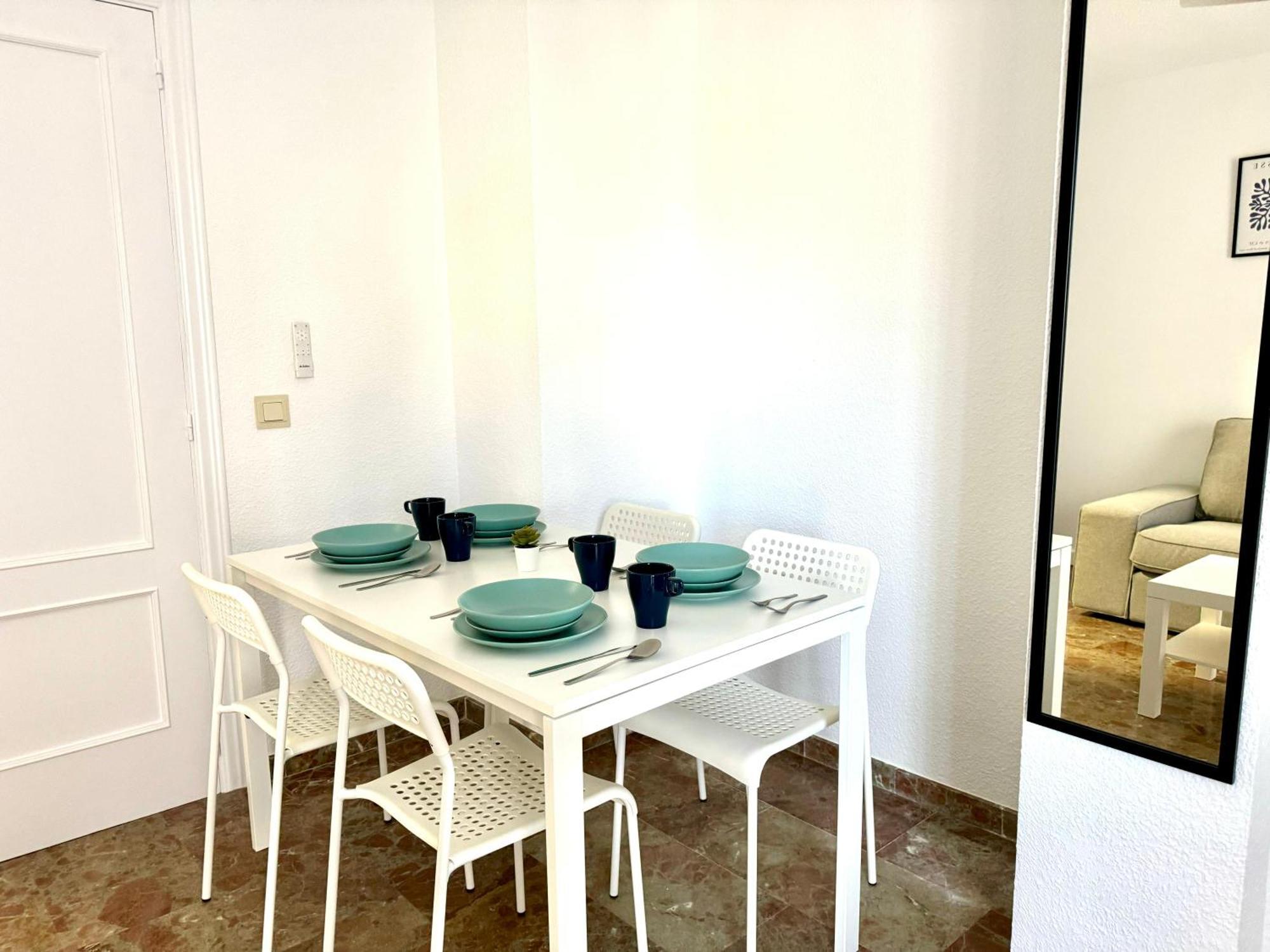 מאלגה Beautiful & Sunny Apartment מראה חיצוני תמונה