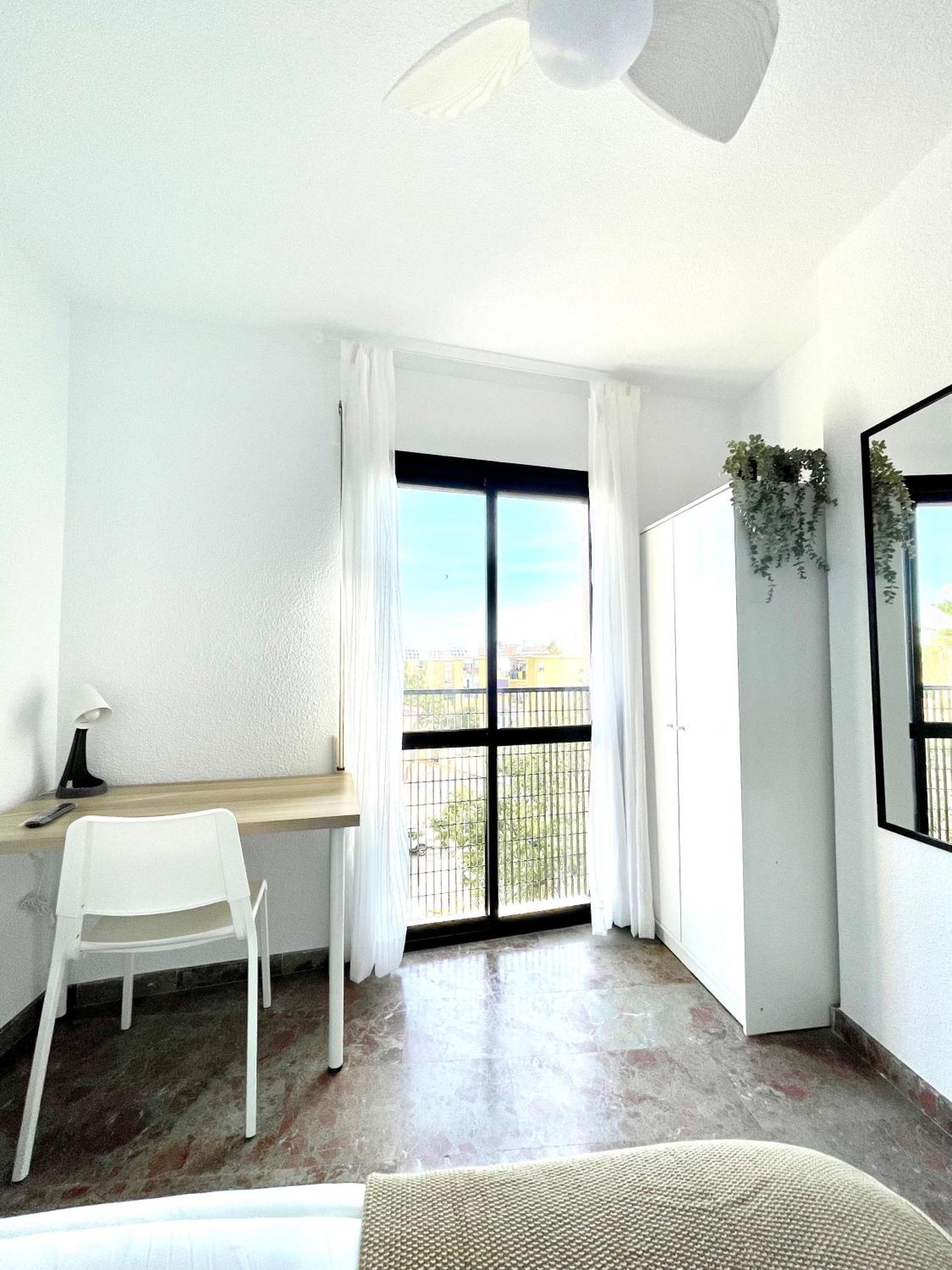 מאלגה Beautiful & Sunny Apartment מראה חיצוני תמונה